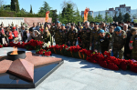 Глава Сочи Андрей Прошунин и председатель Городского Собрания Сочи Виктор Филонов в День Победы возложил цветы к Вечному огню на Завокзальном мемориальном комплексе