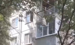 В Краснодаре строители выбрасывали мусор из окна на третьем этаже